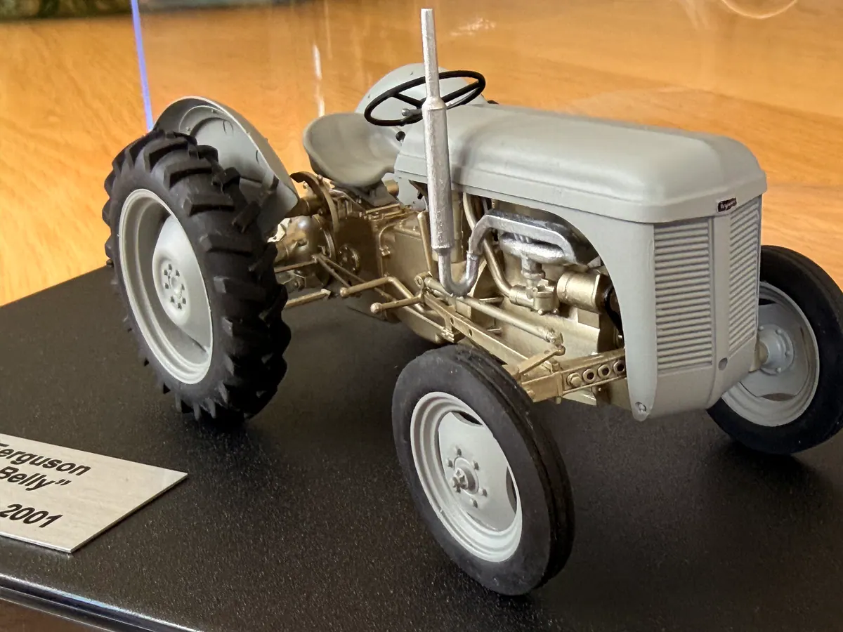 Massey Ferguson FE35 “Gold Belly” scale model, frame 15 of 27