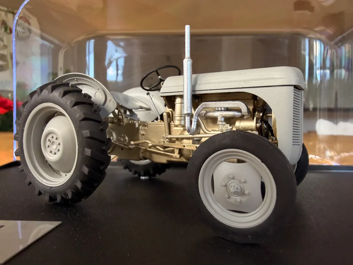 Massey Ferguson FE35 “Gold Belly” scale model, frame 19 of 27